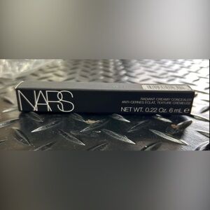 NARS radiant creamy concealer in shade VANILLA